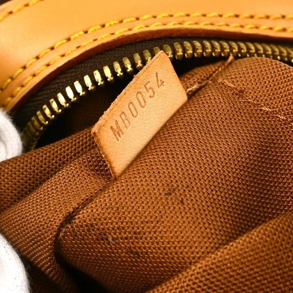 Louis Vuitton Monogram Sax Squash Messenger Bag - Picture 5 of 9